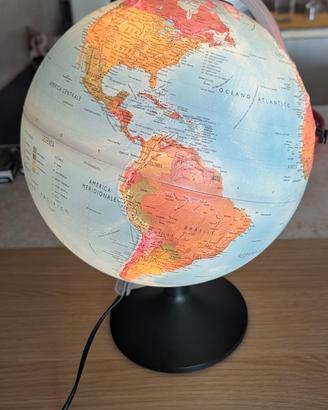 Mappamondo luminoso con luce interna 