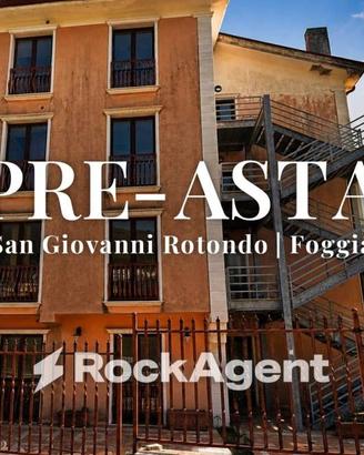 Palazzo / Stabile di 5000 m² con più di 5 locali a