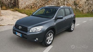 Toyota RAV4 2.2 Diesel 4X4 136CV con Gancio Traino