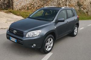 Toyota RAV4 2.2 Diesel 4X4 136CV con Gancio Traino