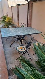 Tavolo da esterno con 4 sedie in ferro lavorato