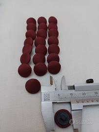 22 bottoni raso bordò 