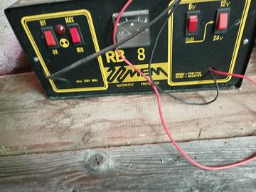 1 carica batterie da 6 a 24 volt 