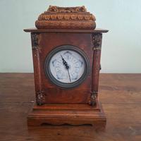 Orologio in legno contenitore