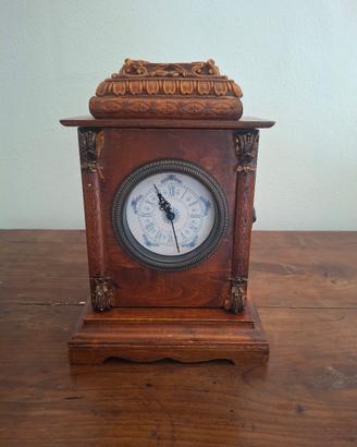 Orologio in legno contenitore