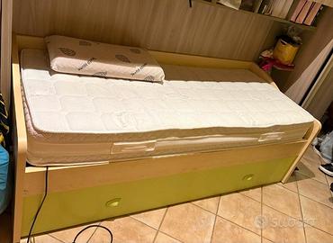 mobile letto con letto sottostante reti e materass