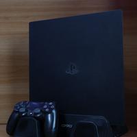 PlayStation 4 Pro 1TB + 4 Giochi + Accessori