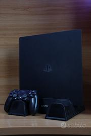 PlayStation 4 Pro 1TB + 4 Giochi + Accessori