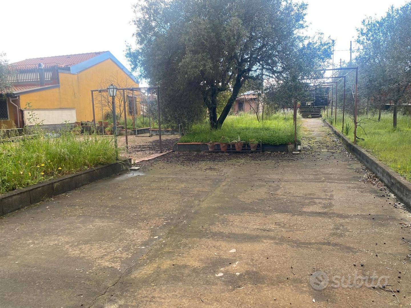 Terreno con casa/deposito via Zancle Mascalucia - Altro