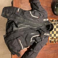 Tuta da moto-casco-borsa serbatoio