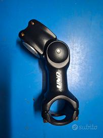 Attacco per manubrio bicicletta