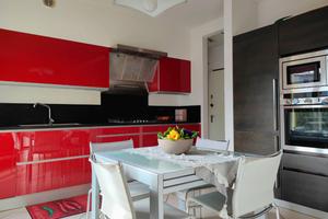 Recente appartamento piano terra con giardino