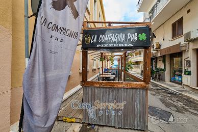 Pizzeria/pub /paninoteca al centro di gallipoli
