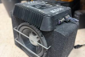 Jbl subwoofer per auto