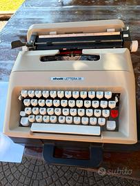Macchina da scrivere Olivetti Lettera 35 vintage
