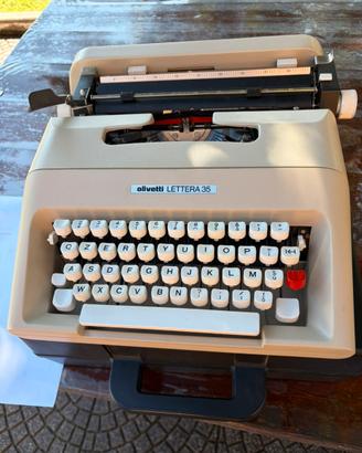Macchina da scrivere Olivetti Lettera 35 vintage