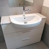 Mobile bagno con lavabo e cassetti