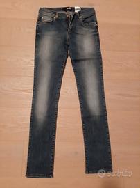 Jeans Moschino taglia 28