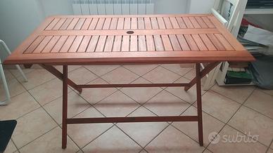 Tavolo da giardino in legno con foro ombrellone
