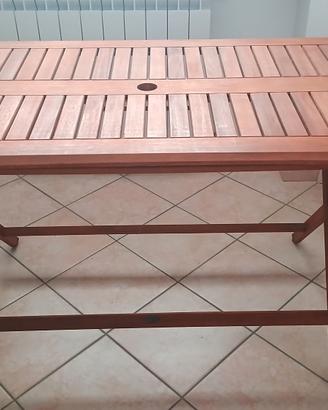 Tavolo da giardino in legno con foro ombrellone