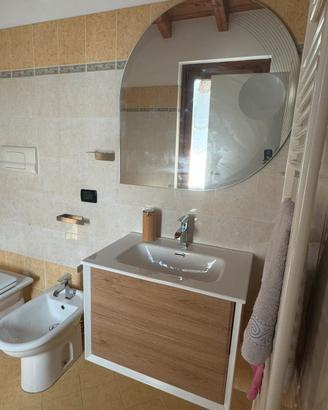 Bagno sospeso bianco/rovere