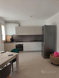 Appartamento con garage, balcone, zona centrale