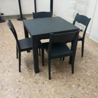 4 tavoli e 16 sedie