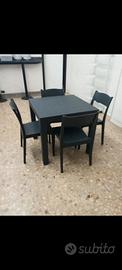 4 tavoli e 16 sedie
