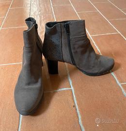 Stivali marroni con tacco