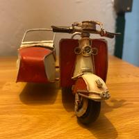 Modellino Lambretta con sidecar in metallo Vespa