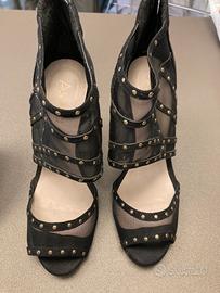 Scarpe con tacco nere borchiate