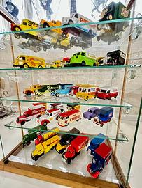 Collezione modellini camion d'epoca + vetrinetta