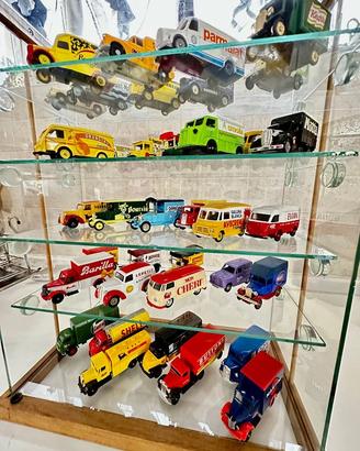 Collezione modellini camion d'epoca + vetrinetta