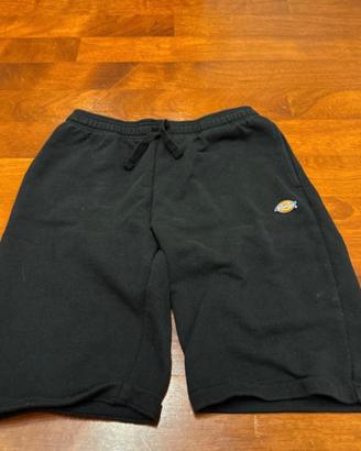 pantaloni corti