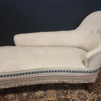 Chaise longue in tessuto chiaro