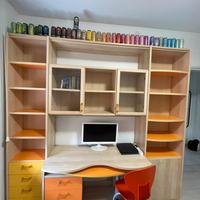 Libreria con scrivania per camera