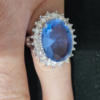 anello in acciaio inox con pietre bianche e blu 