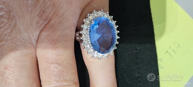 anello in acciaio inox con pietre bianche e blu 