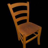 Sedia in legno massello – robusta e resistente