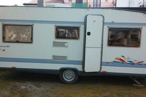 Caravan targato BO*039661 marca Burstner