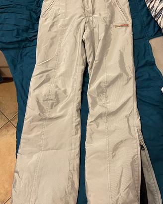Quattro capi di abbigliamento da sci