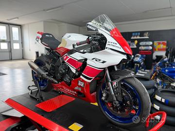 Yamaha YZF R1 PRONTO PISTA!