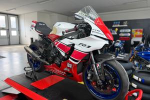 Yamaha YZF R1 PRONTO PISTA!