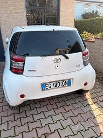 Toyota iq