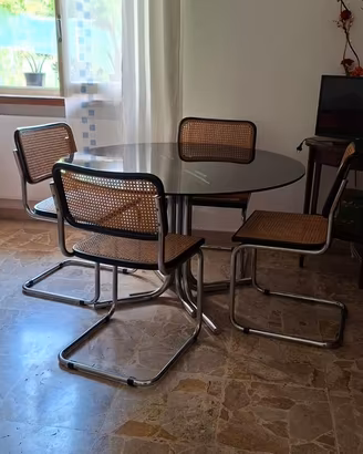 Tavolo con sedie vintage