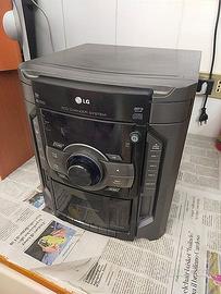 Mini Sistema HiFi LG e 4 Coppie di Casse Acustiche