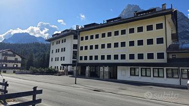 Ufficio piano terra con parcheggio antistante -