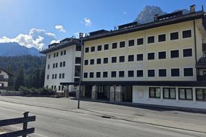 Ufficio piano terra con parcheggio antistante -
