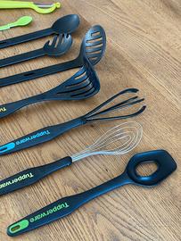 Set mestoli, ciotola e varie Tupperware
