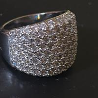 Anello a fascia in acciaio e brillantini in vetro